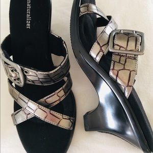 Metallic wedge heels